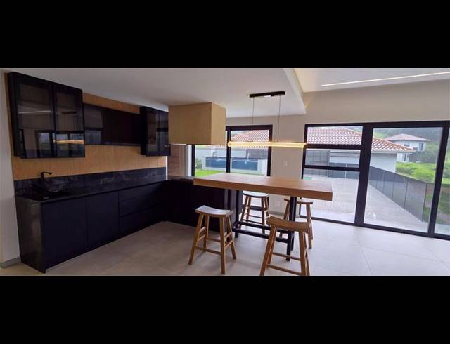 4 BEDROOM HOUSE FOR SALE IN PORT ZIMBALI